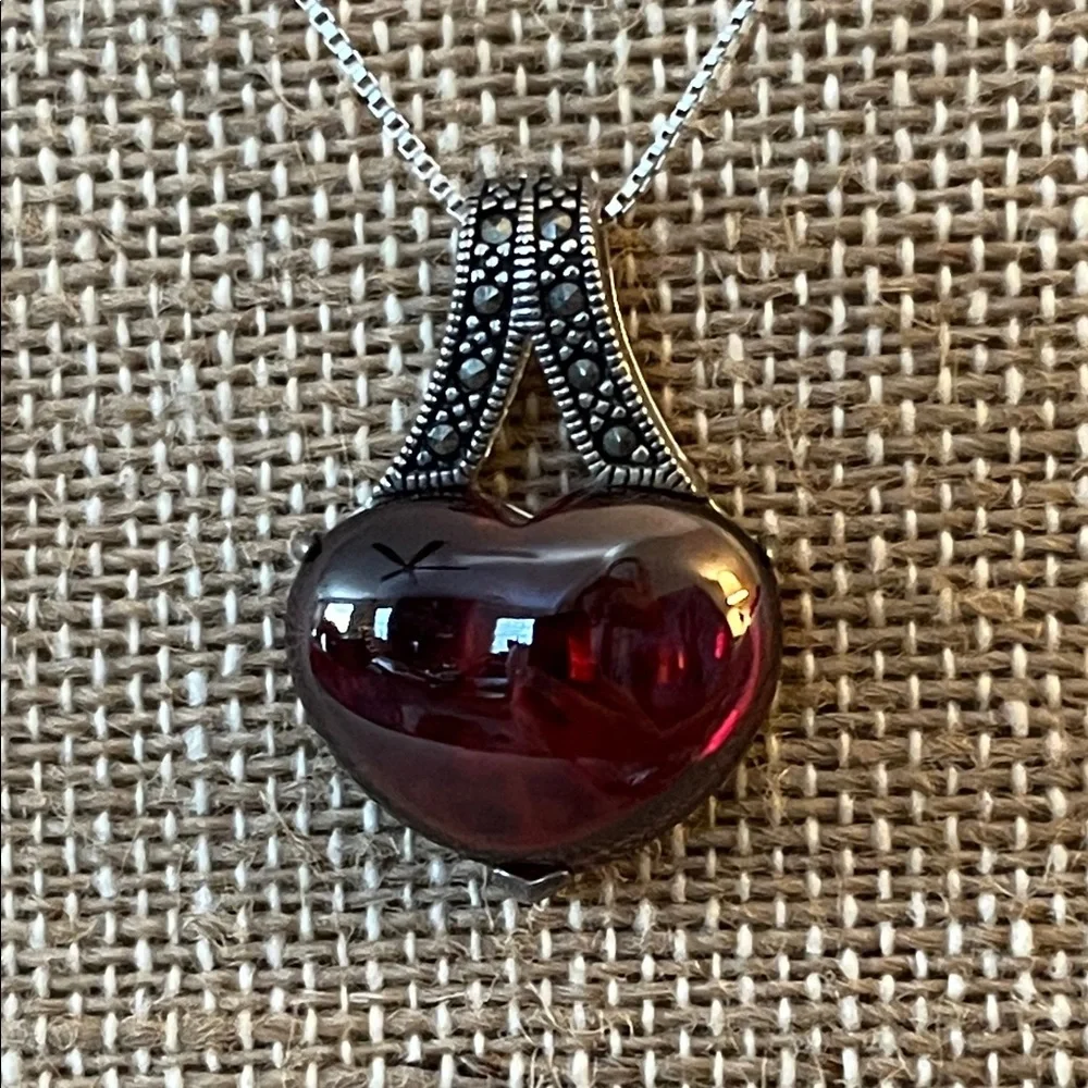 Vintage Heart Garnet Cabochon Sterling Silver‎ Necklace & Earrings - Picture 3 of 7
